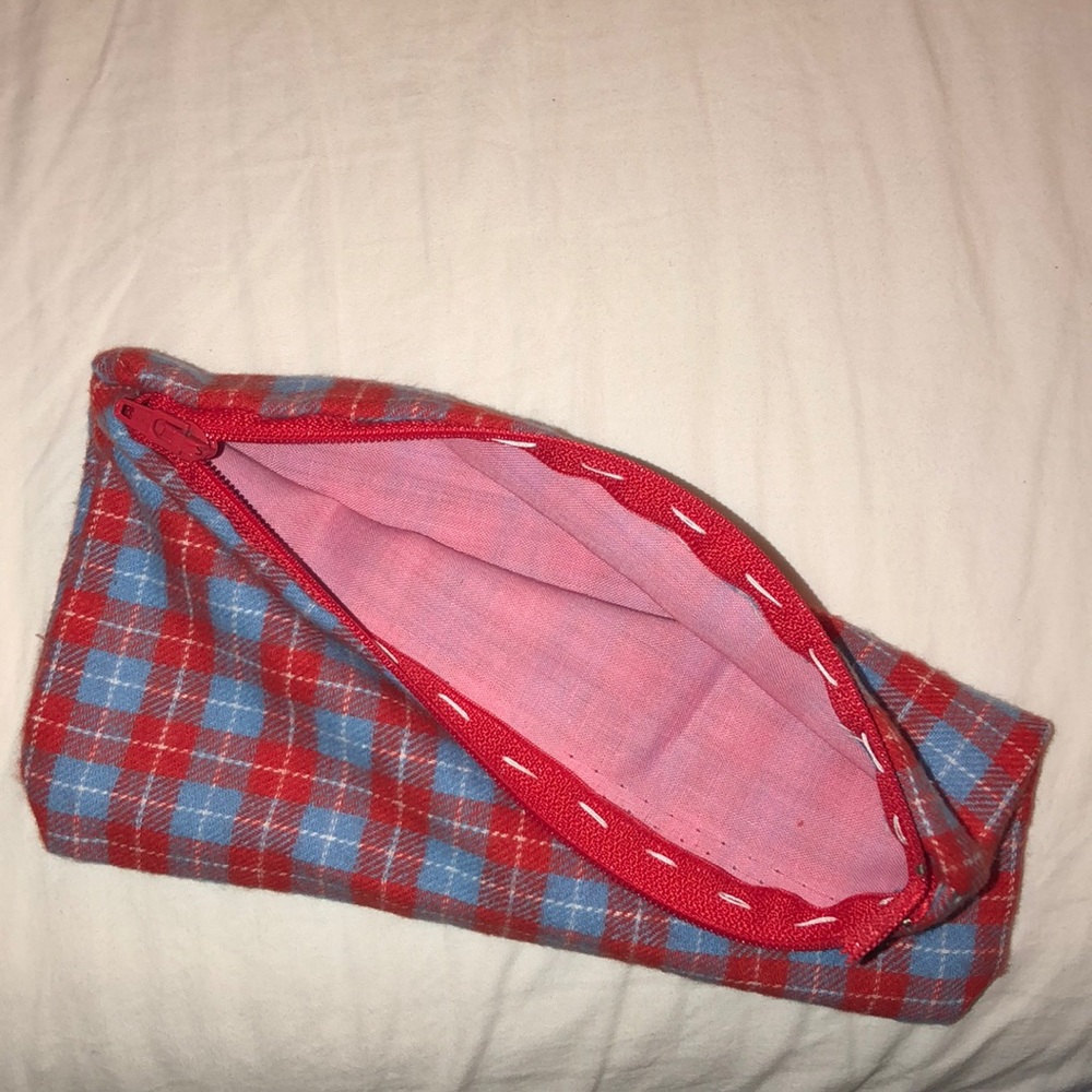 pouch - Picture 3 of 3